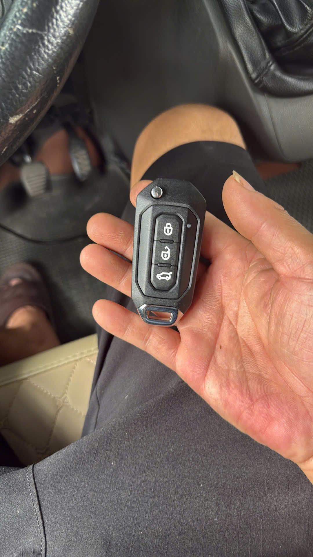 Hình ảnh làm chìa khóa xe Ford - Ảnh 10