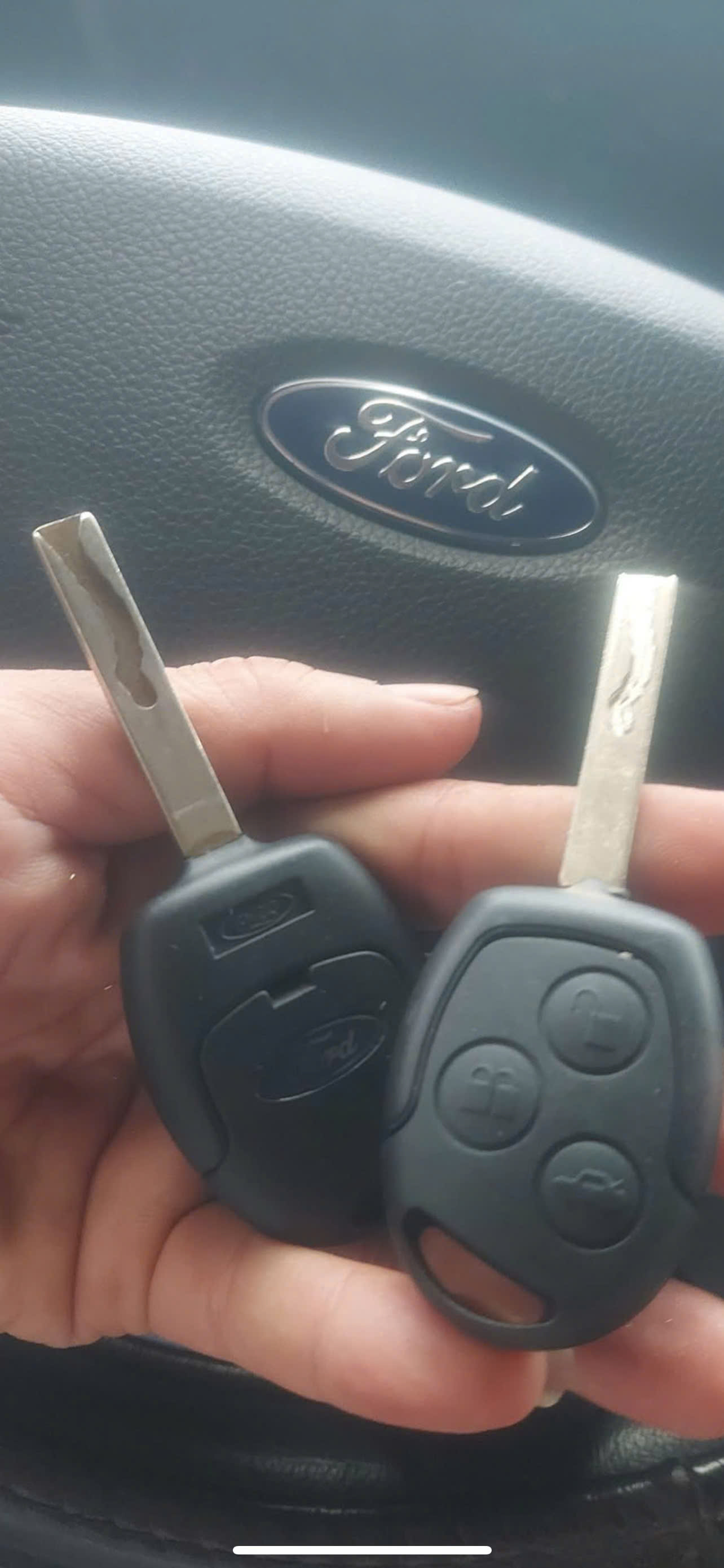 Hình ảnh làm chìa khóa xe Ford - Ảnh 12