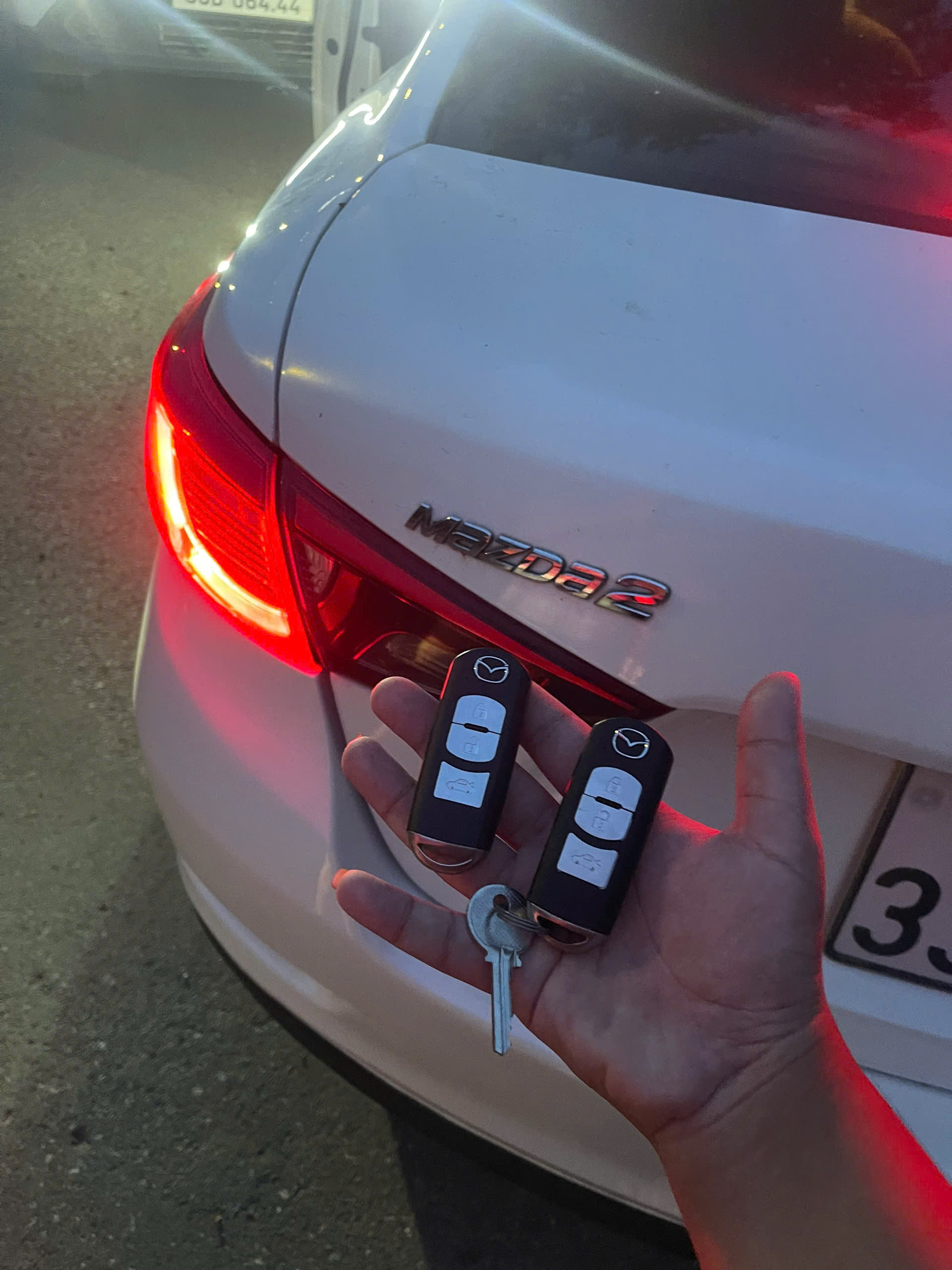 Hình ảnh làm chìa khóa xe Mazda - Ảnh 4