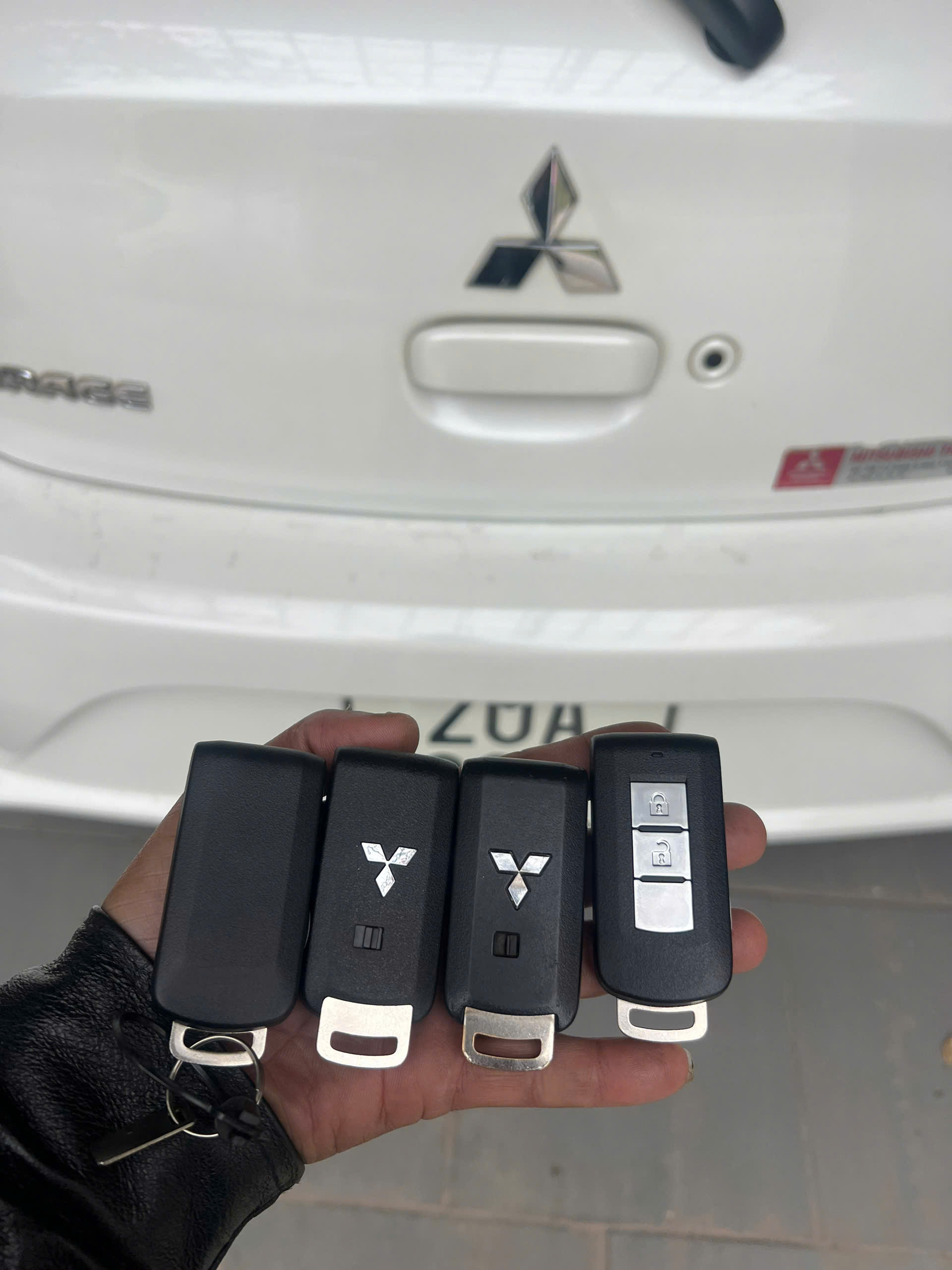 Hình ảnh làm chìa khóa xe Mitsubishi - Ảnh 3