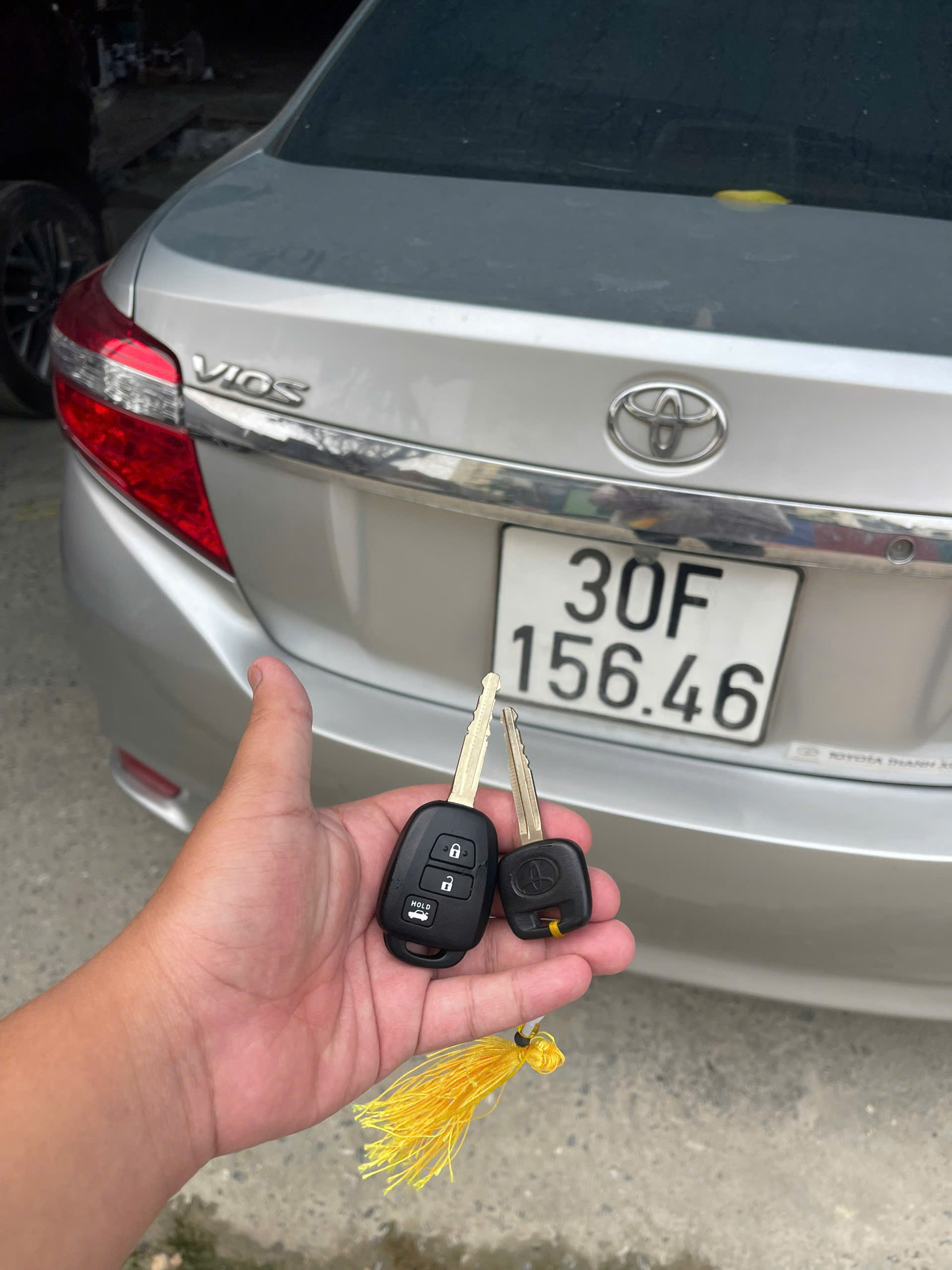 Làm Chìa Khóa Ô Tô Toyota Vios, Camry, Fortuner, Cross, Veloz Phôi Zin Lấy Ngay