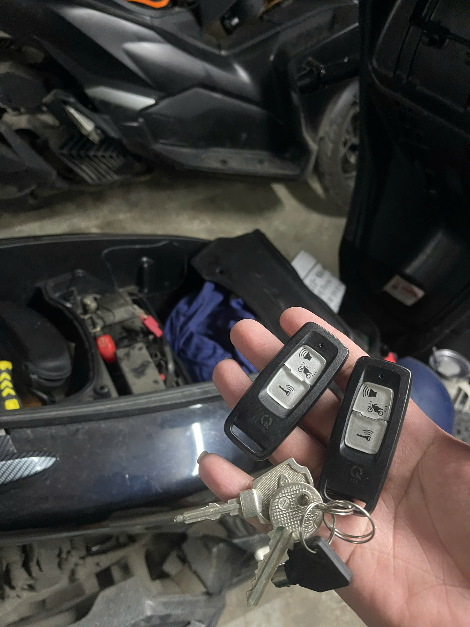 Làm Chìa Khóa Xe Máy Smartkey Honda SH, AirBlade, Vision, Lead, Vespa Tận Nơi 24/7